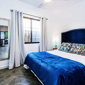 apt-pandora-house.hotelsinnerja.org/